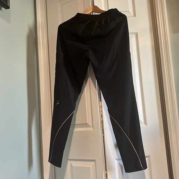 Januu - Picture 5 of 9